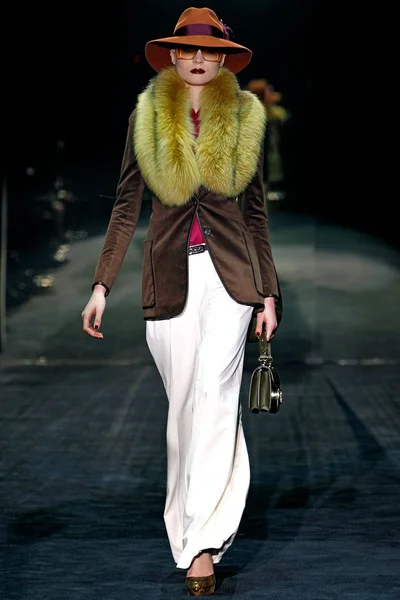 Look 13